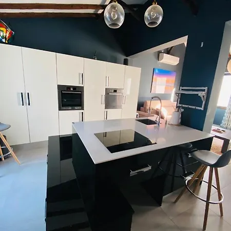 Апартаменты Modern In The Heart Of - 500 Meters From The Эстепона