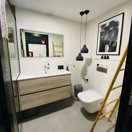 Modern In The Heart Of - 500 Meters From The Естепона