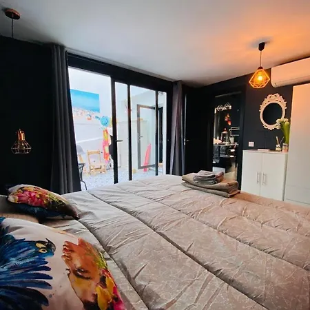 Modern In The Heart Of - 500 Meters From The Естепона